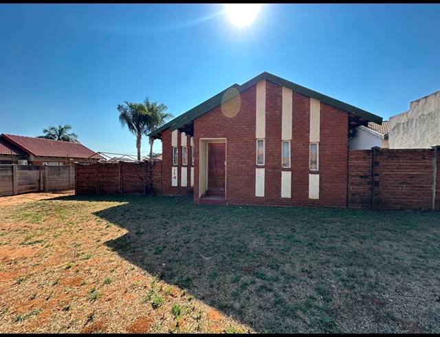 2 BEDROOM HOUSE FOR SALE IN FLORA PARK